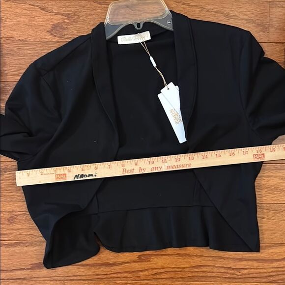 Elegant Black Women's Shrug - Picture 4 of 8